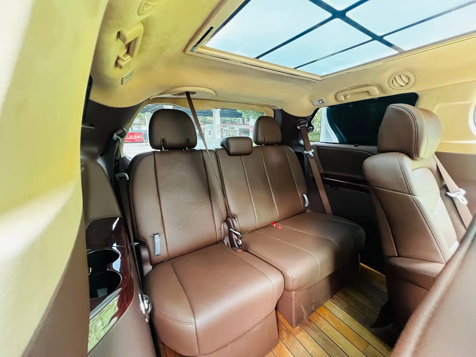 صورة 23 - Toyota Sienna