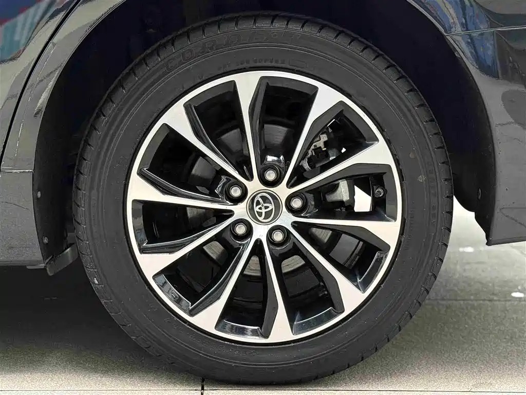 Toyota Avalon 2022 Hybrid 2.5L Luxury Edition фото 14