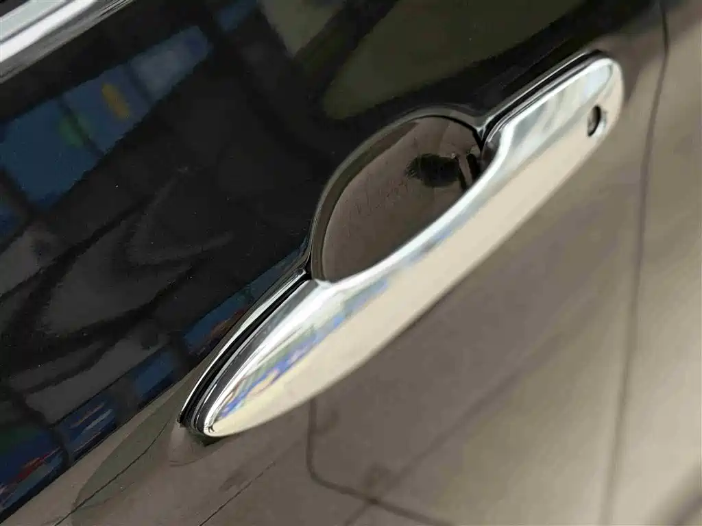 Toyota Avalon 2022 Hybrid 2.5L Luxury Edition фото 18