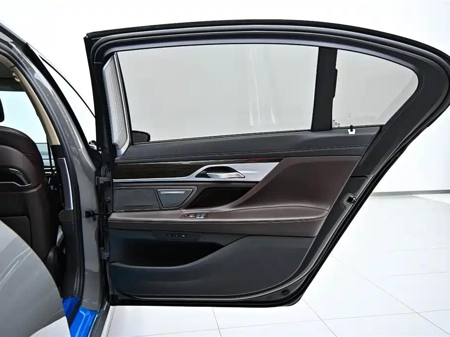 BMW 7 Series 2021 Model 730Li Luxury Package фото 21