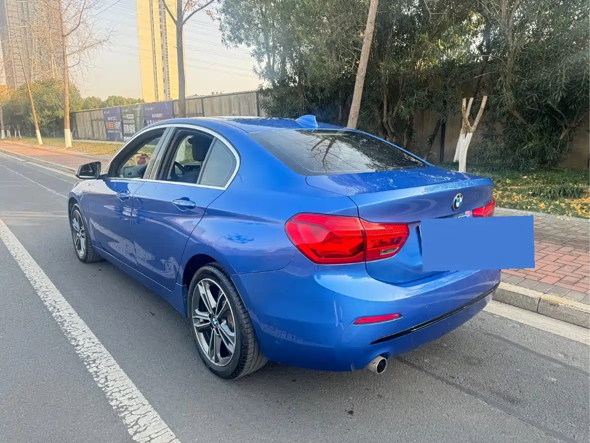 BMW 1 Series 2018 118i Sport Edition фото 5