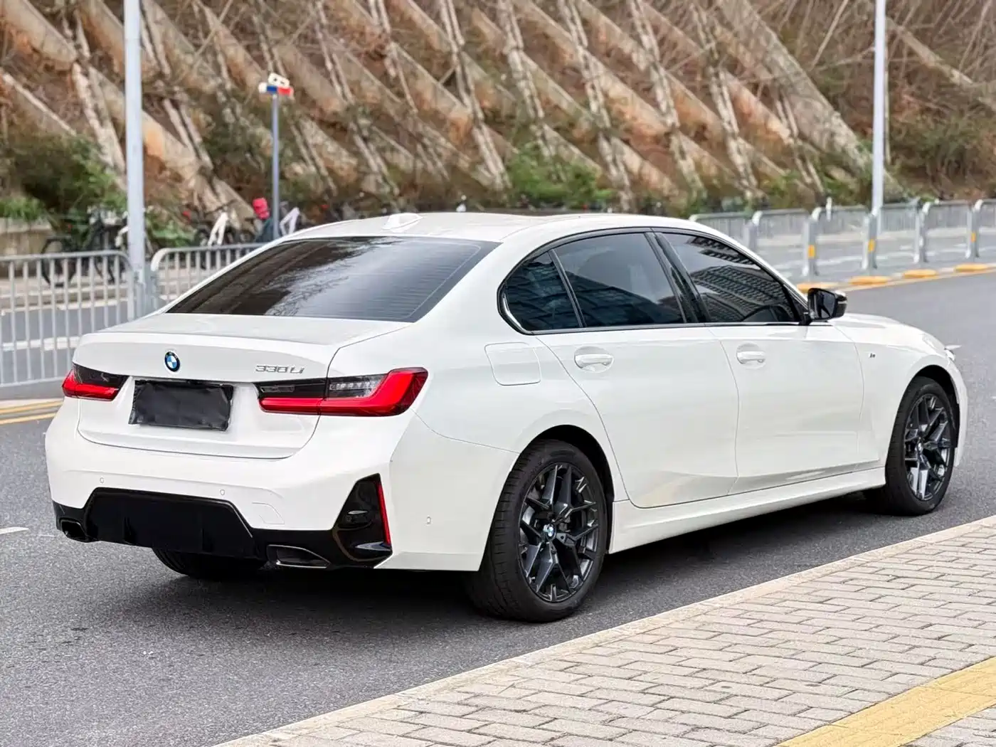 BMW 3 Series 2025 330Li M Sport Night Edition фото 5