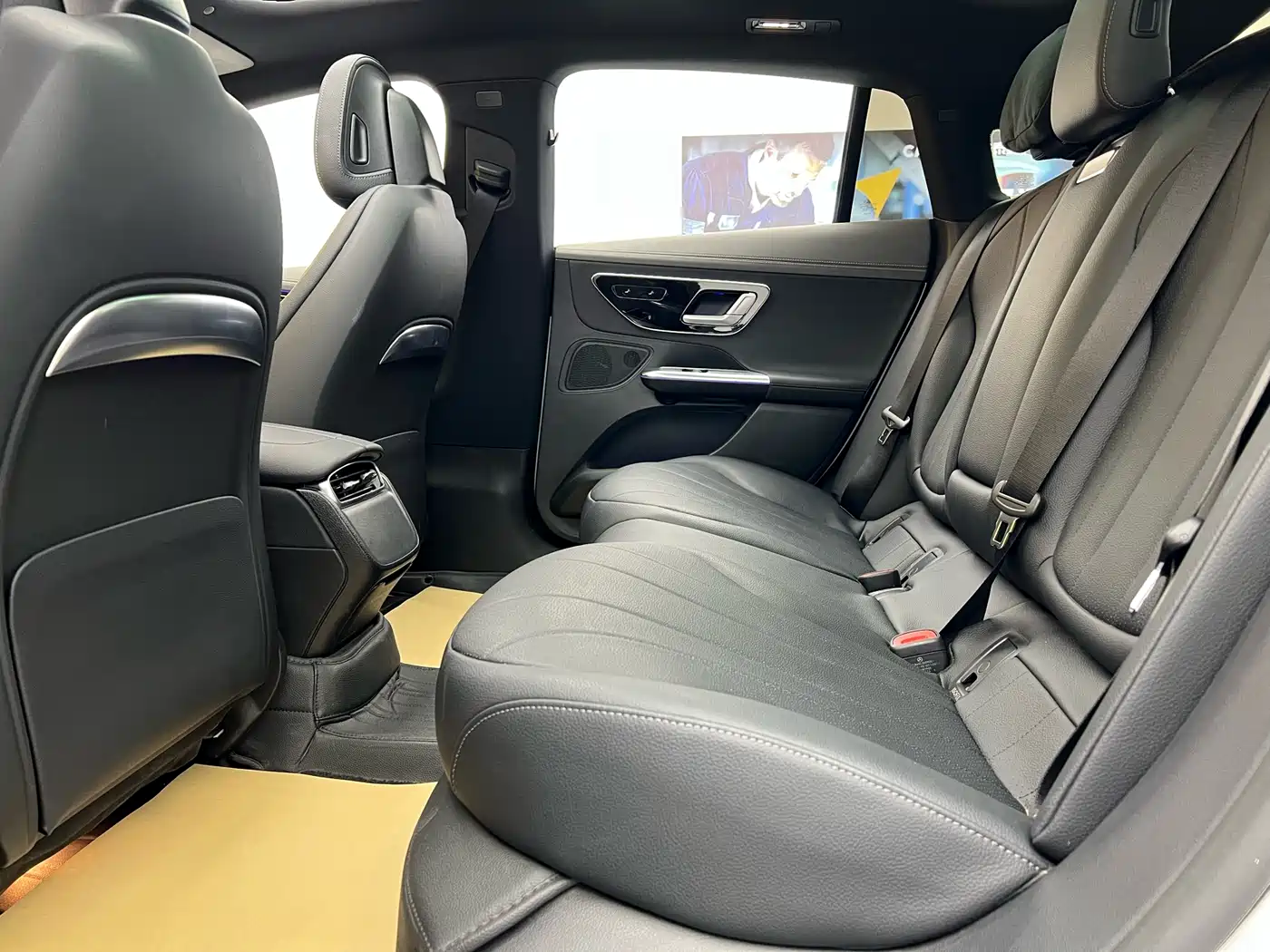 Mercedes-Benz EQE 2022 350 Luxury Edition фото 28