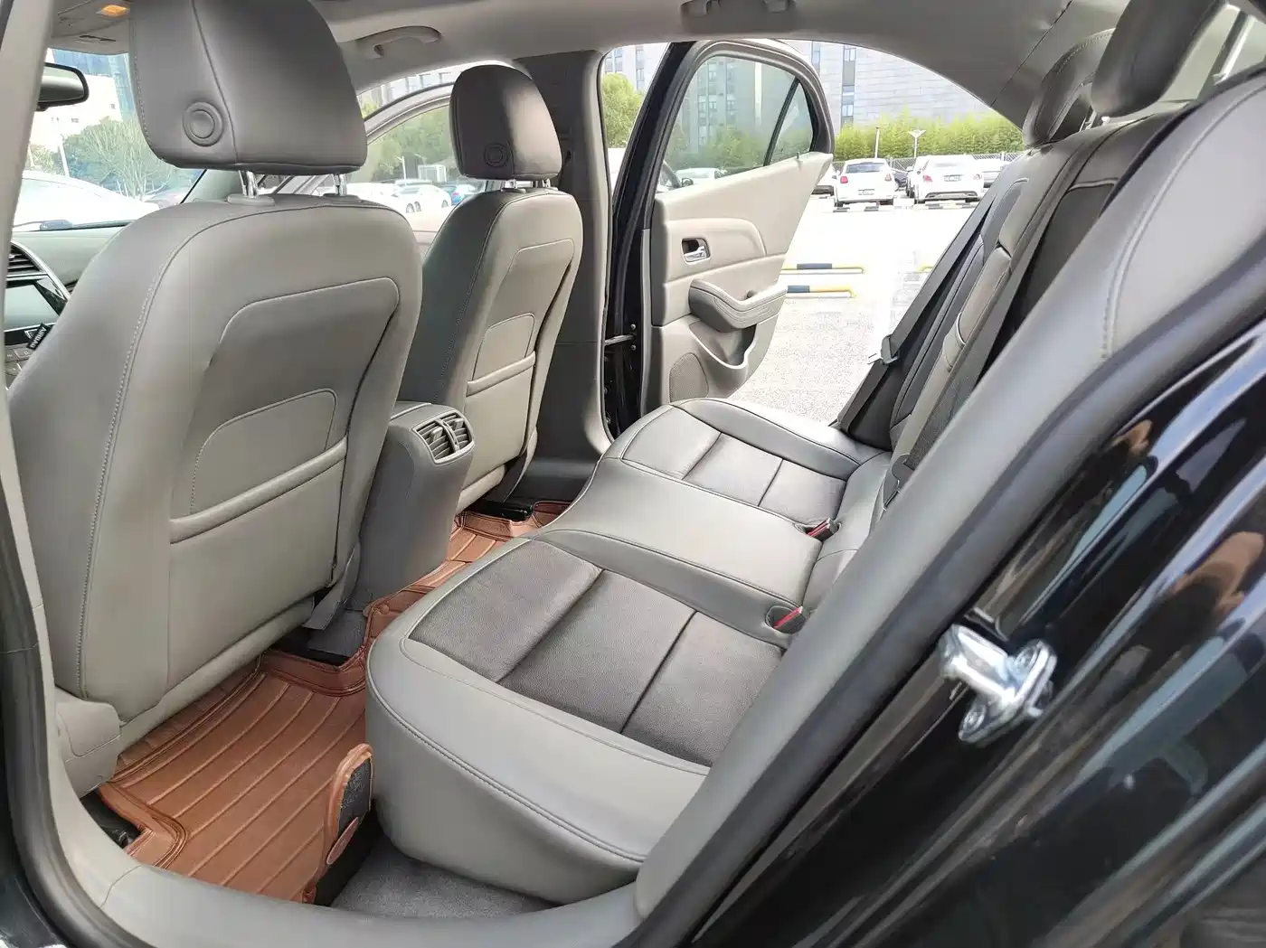Chevrolet Malibu 2012 2.0L Automatic Luxury Edition фото 11