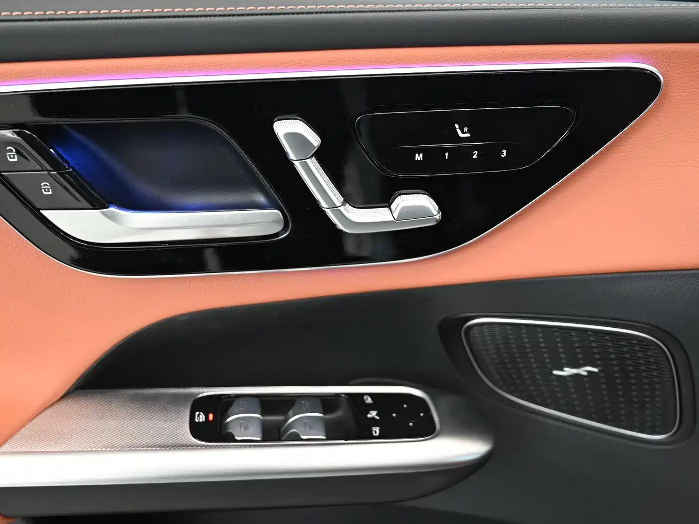 Mercedes-Benz GLC 2023 Facelift GLC 300 L 4MATIC Sport 5-Seater фото 27