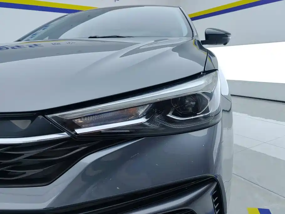 Фото 5 - Roewe i5