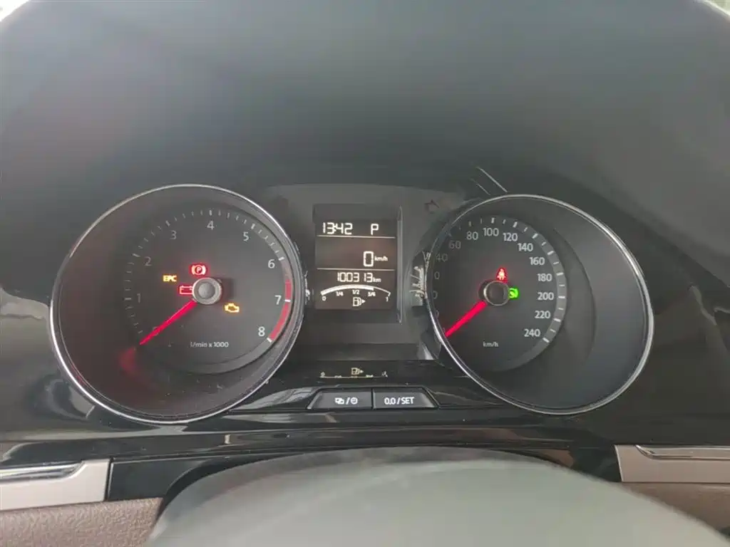Volkswagen Bora 2014 1.6L Automatic Comfort Edition фото 12