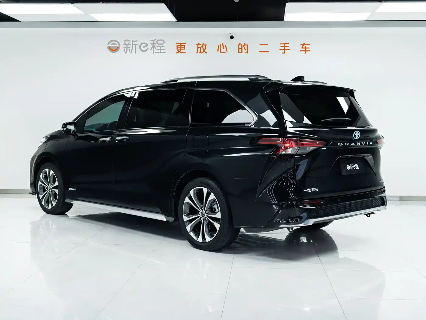Toyota Granvia 2024 2.5L Hybrid Supreme ULTRA фото 6