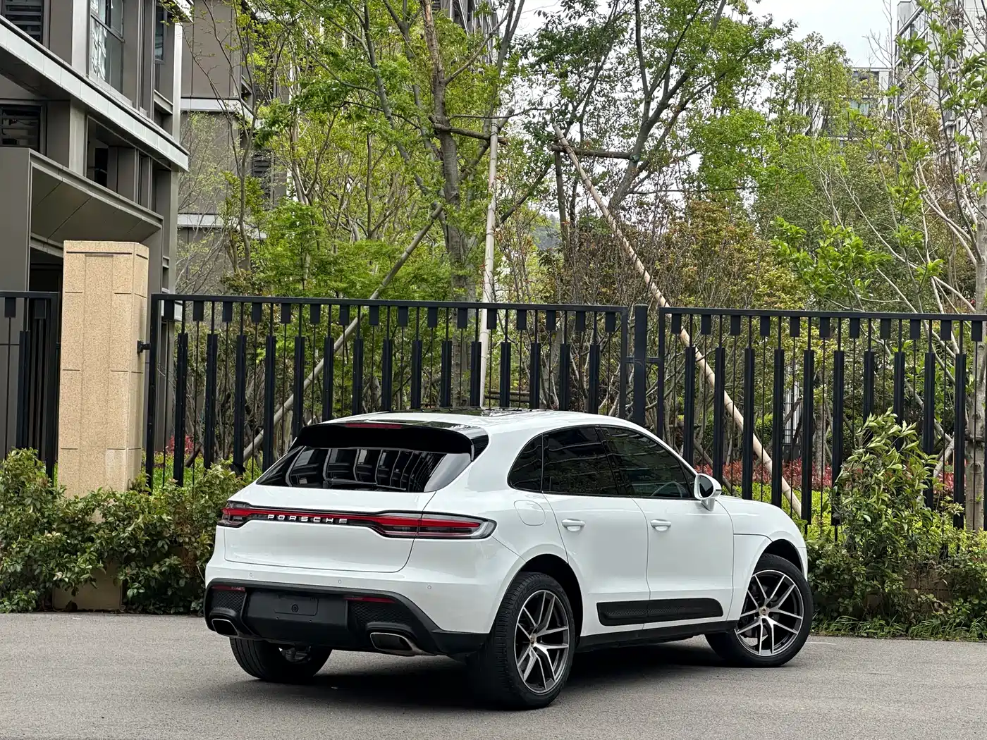 PORSCHE MACAN