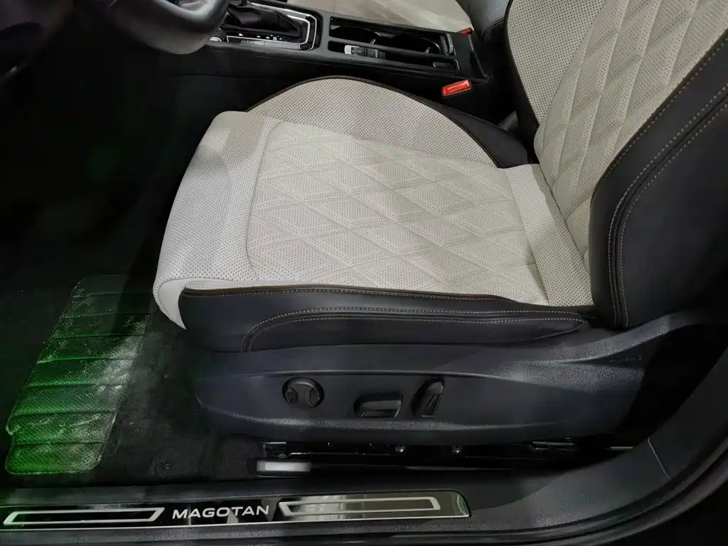 Volkswagen Magotan 2024 2023 Model 2 Million Commemorative Edition 330TSI DSG Luxury