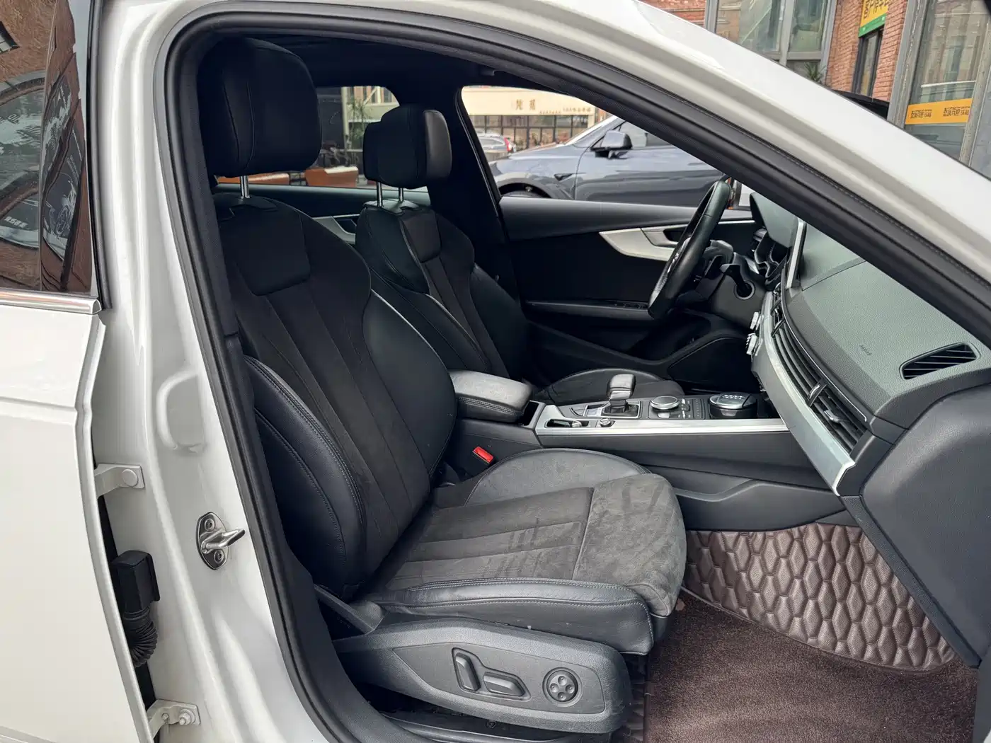 Фото 20 - Audi A4L