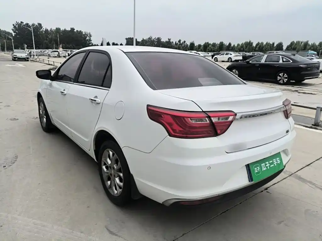 Фото 5 - Geely Vision