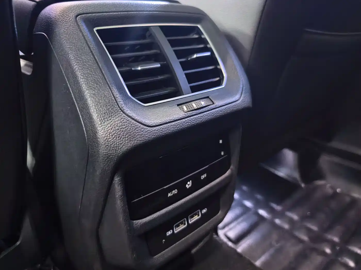 Volkswagen Tayron 2022 280TSI 2WD Luxury Smart Connect Edition фото 9