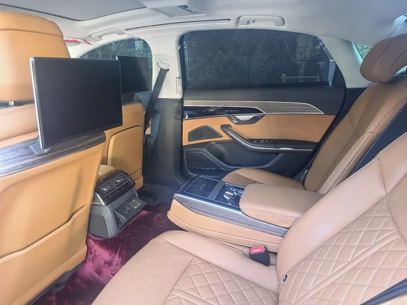 Photo 3 - Audi A8