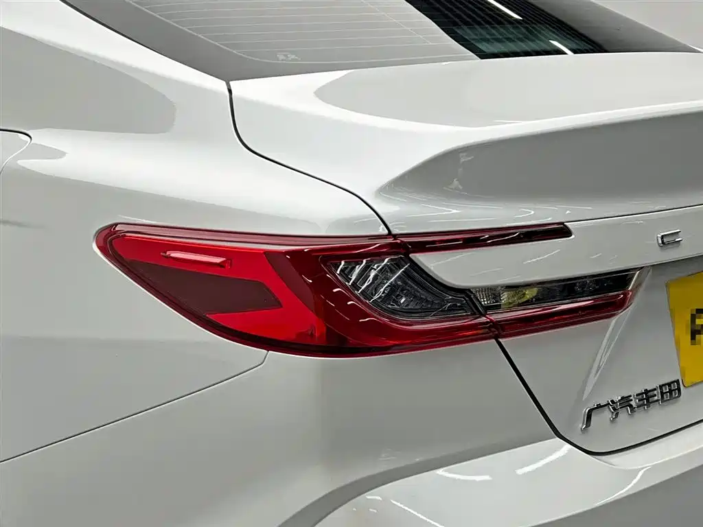 Toyota Camry 2024 Hybrid 2.0HE Elite Edition фото 10
