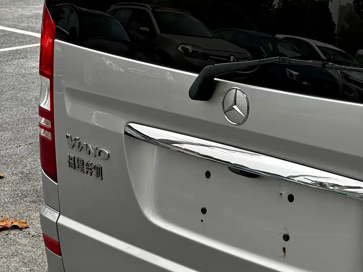 Mercedes-Benz Viano 2012 2.5L Navigation Edition фото 7