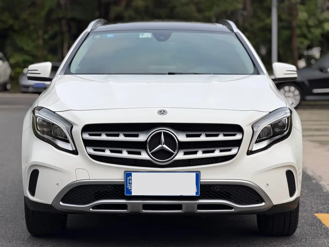 MERCEDES-BENZ GLA