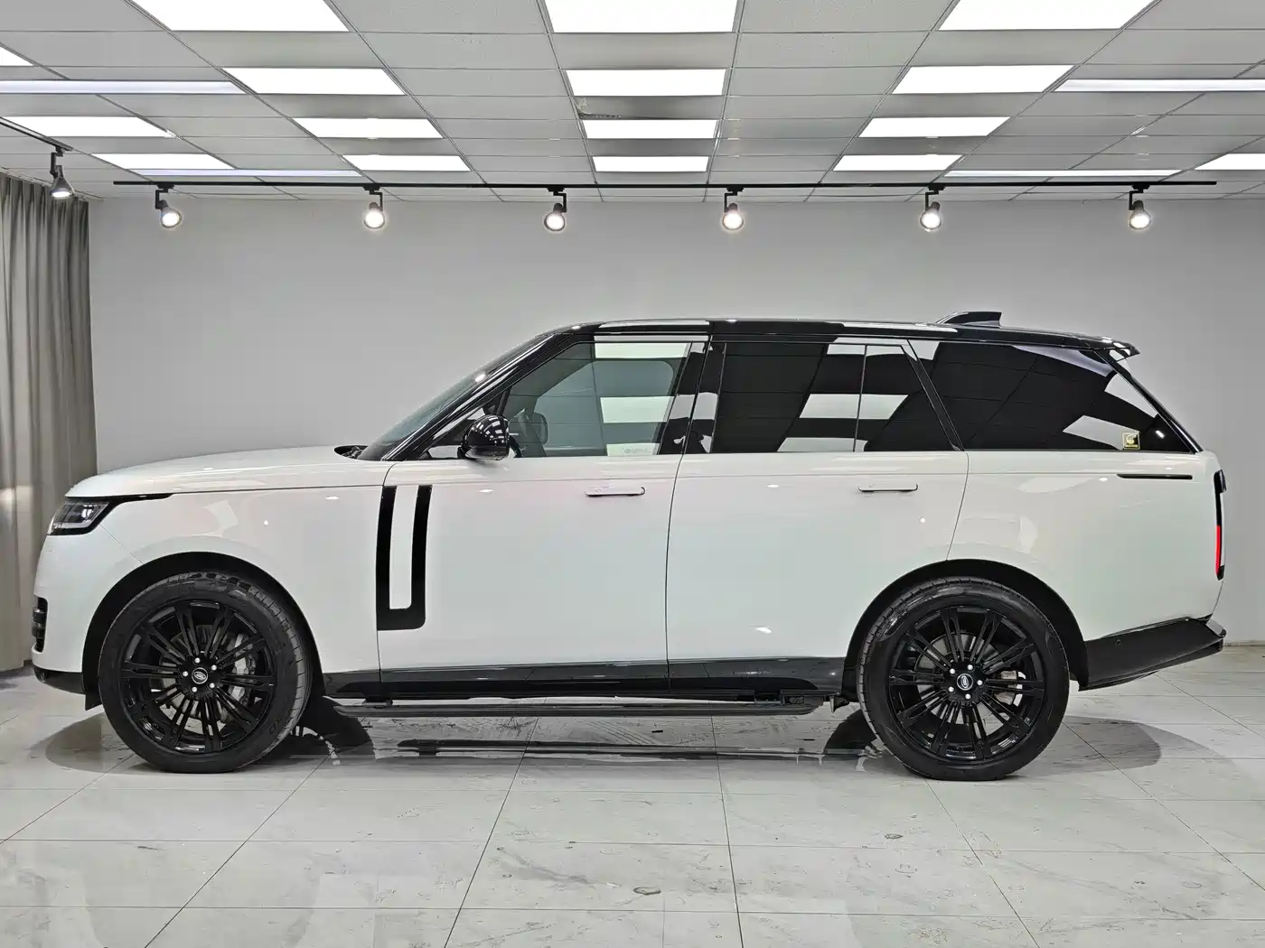 Land Rover Range Rover 2023 2023 3.0 L6 360PS Golden Age Edition