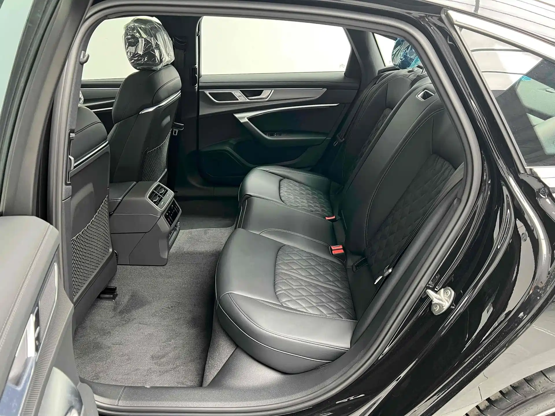 Фото 8 - Audi A6L