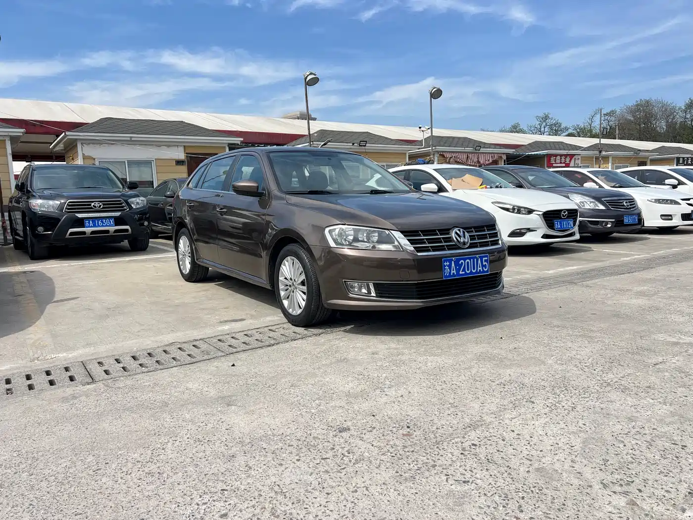Volkswagen Lavida Tour 2013 1.6L Auto Luxury фото 2