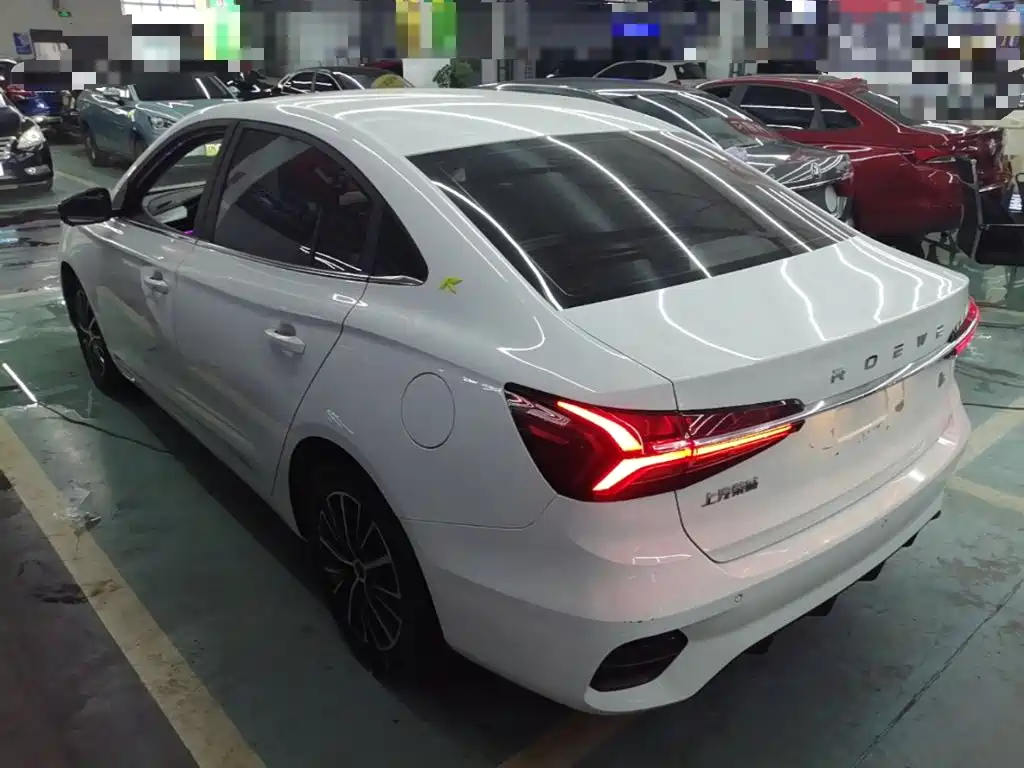 Фото 5 - Roewe i5