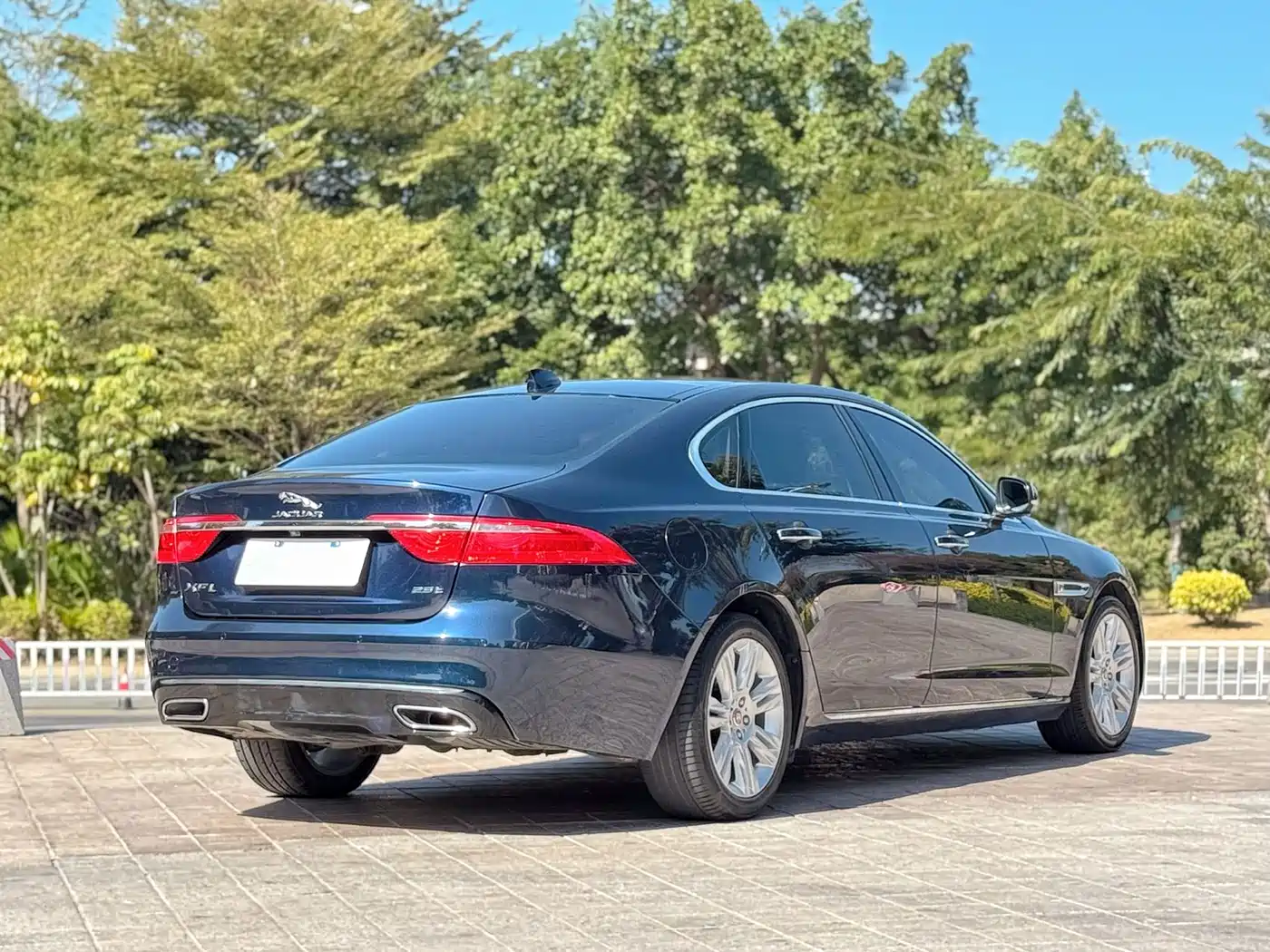 Photo 6 - Jaguar XFL