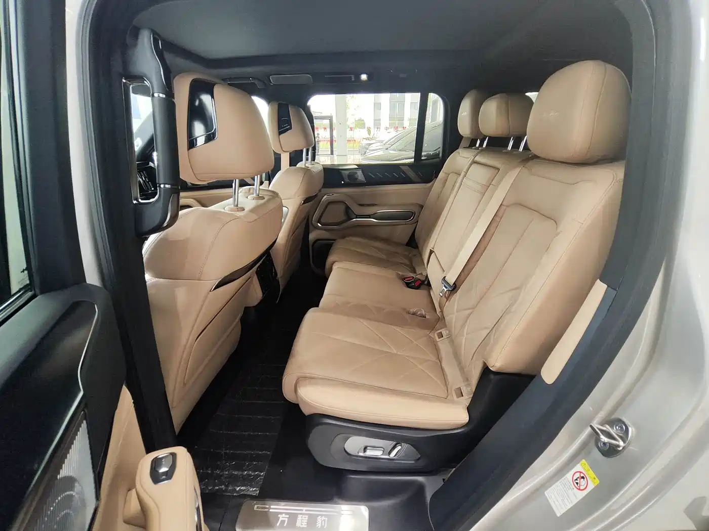 Fang Cheng Bao Leopard 8 2025 2025 Zhiyong Flagship 7-Seater