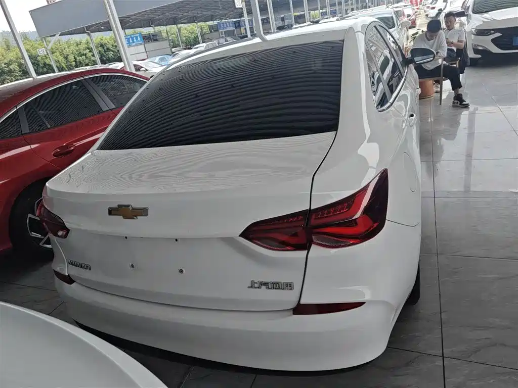 CHEVROLET CRUZE