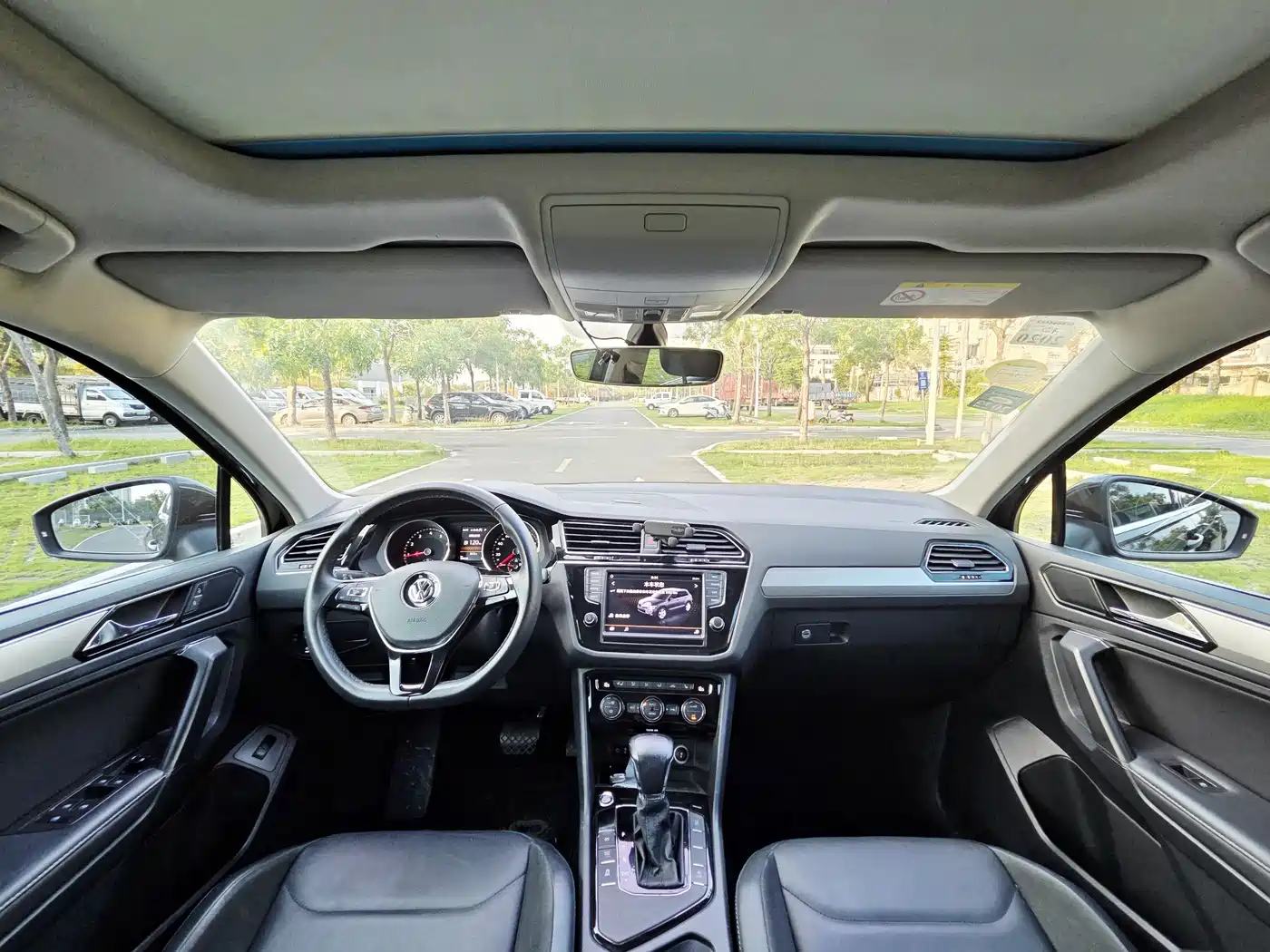 Volkswagen Tiguan L 2018 380TSI Automatic AWD Luxury Edition фото 9