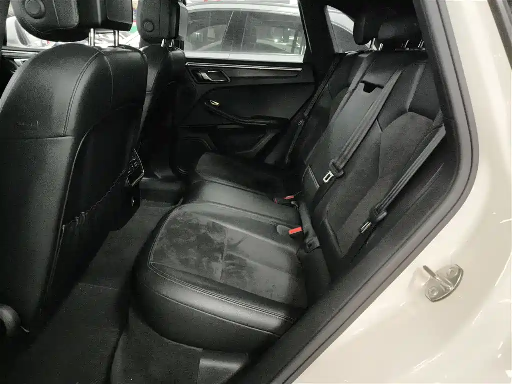 Porsche Macan 2017 Macan 2.0T фото 17
