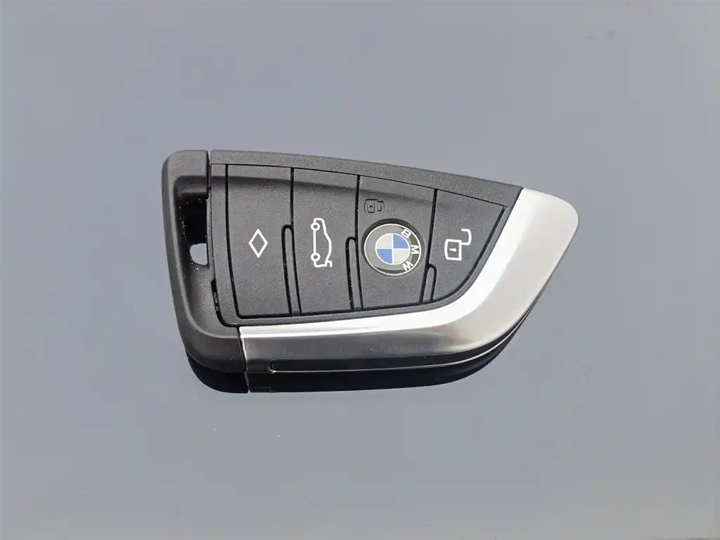 BMW 3 Series 2025 325i M Sport Package фото 19