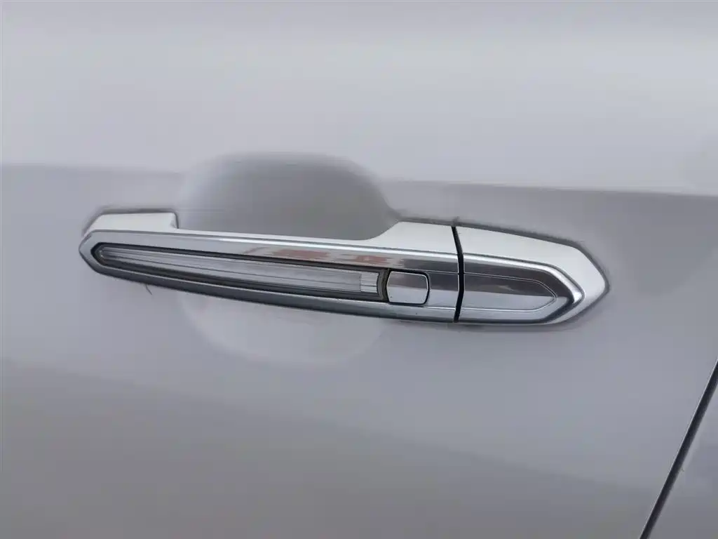 Cadillac XT4 2018 Model 28T 2WD Luxury фото 18