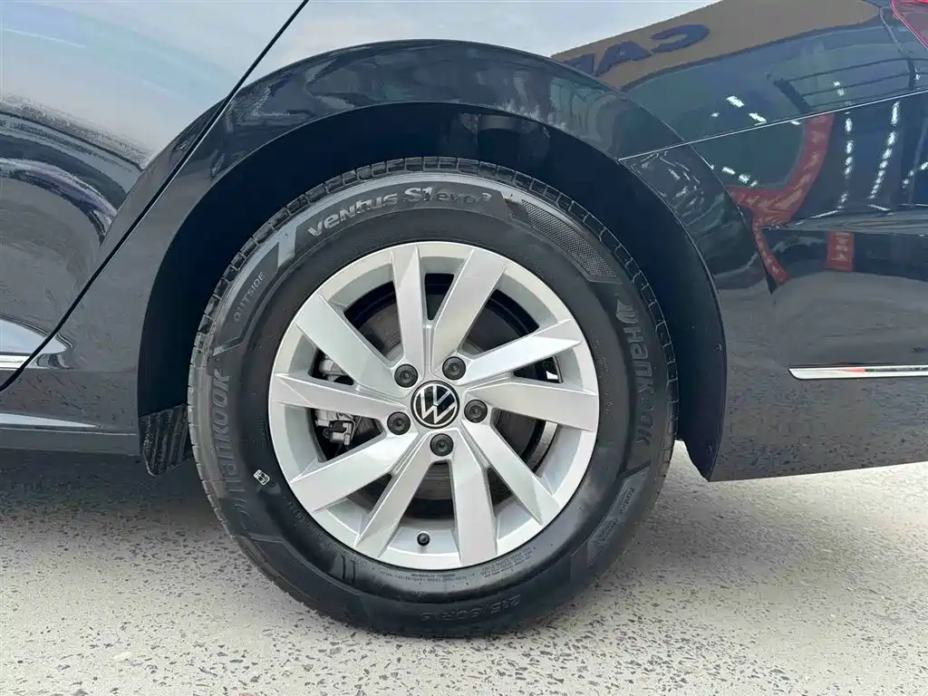 VOLKSWAGEN PASSAT NEW ENERGY