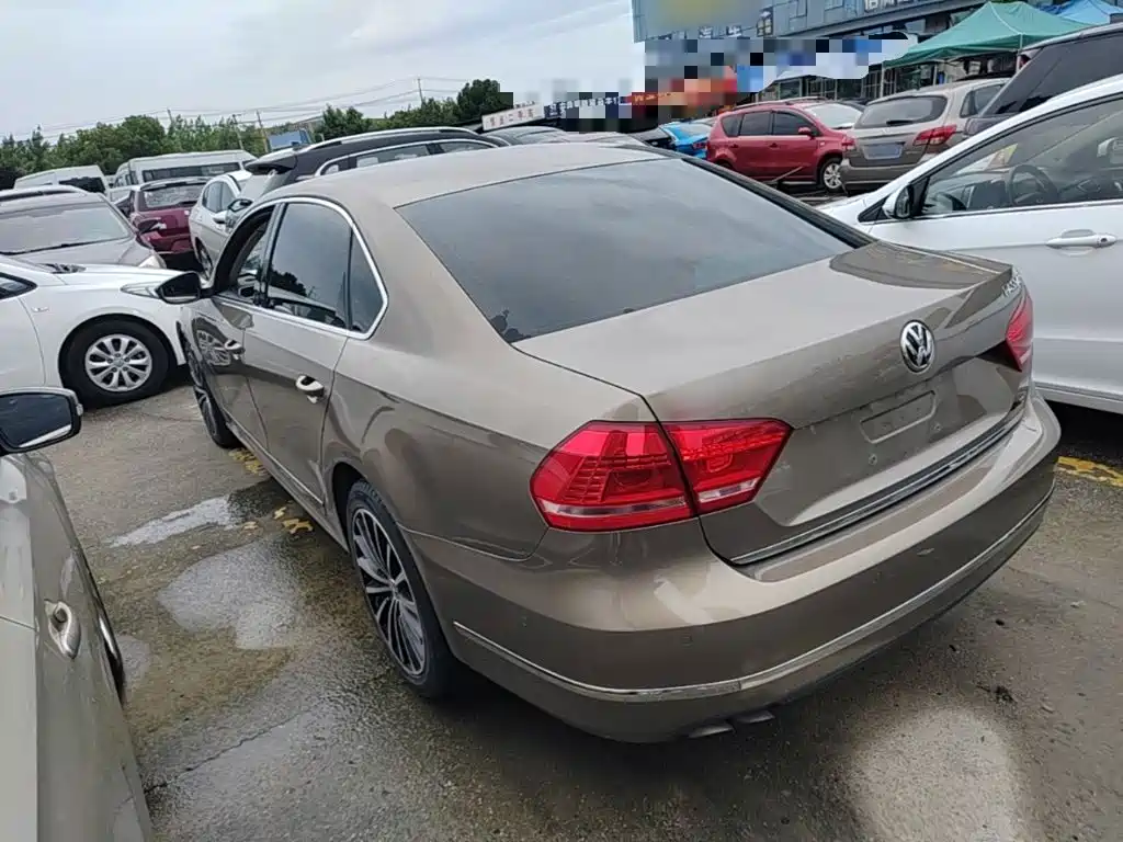 Фото 23 - Volkswagen Passat