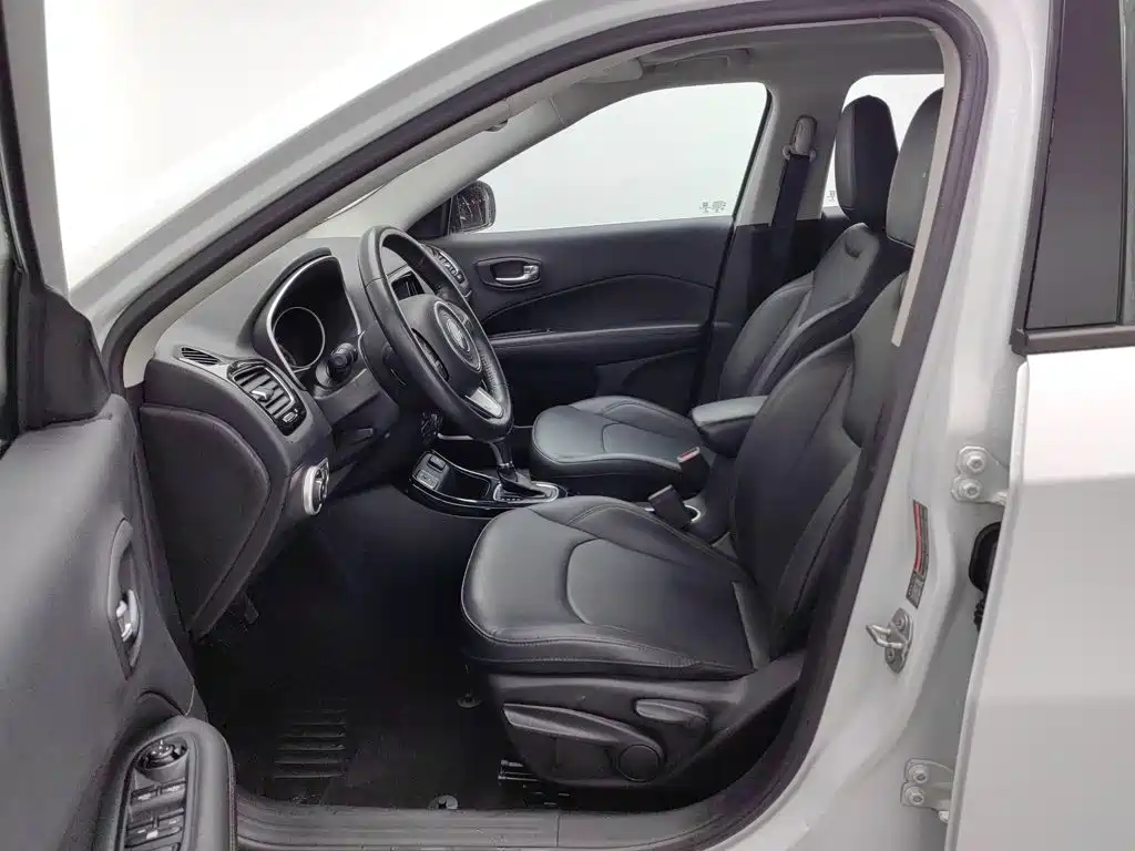 Photo 10 - Jeep Compass
