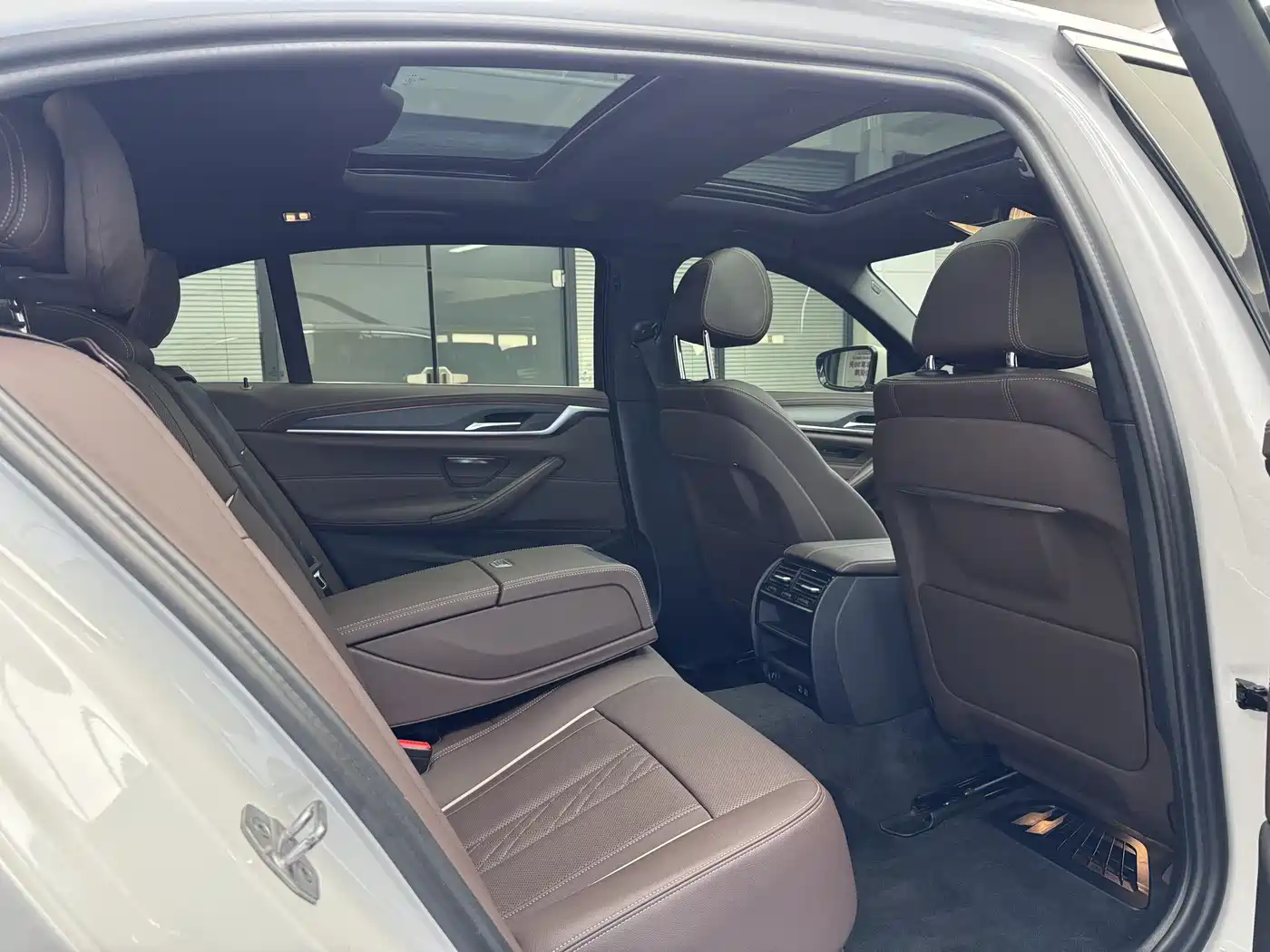 BMW 5 Series 2023 530Li xDrive M Sport Package фото 16