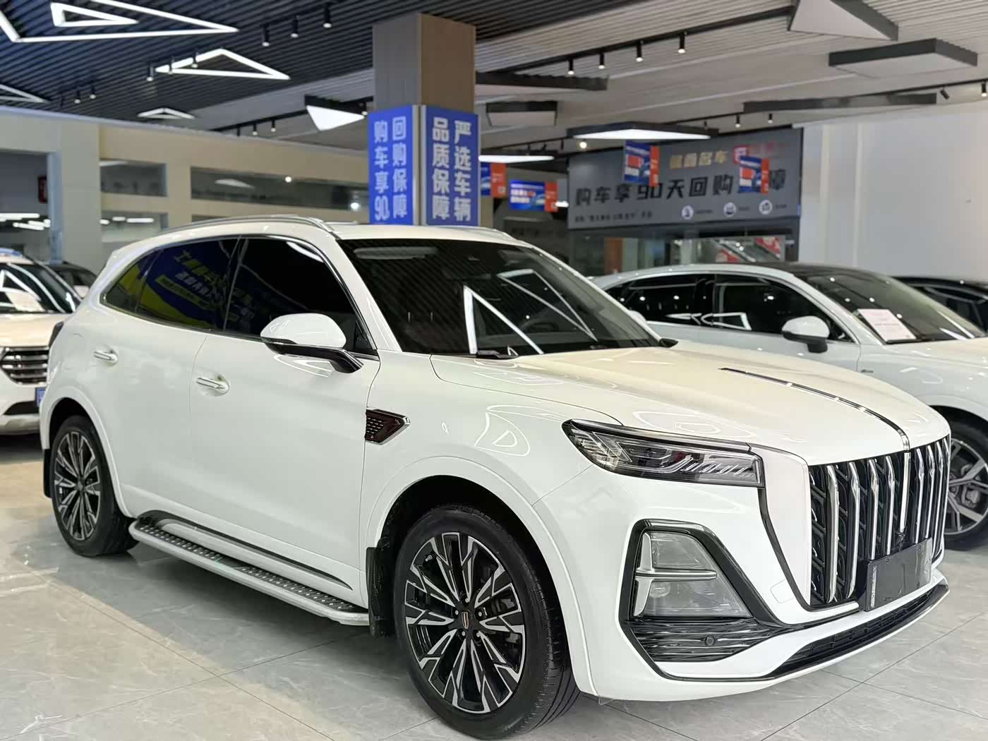 Hongqi HS5