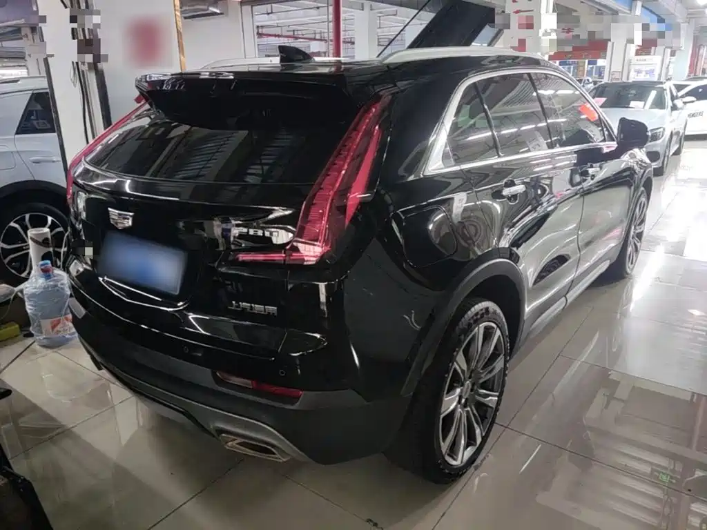 Photo 7 - Cadillac XT4