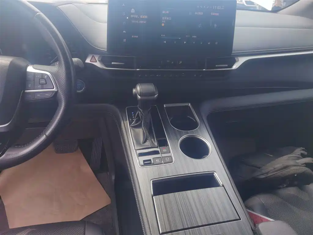 Toyota Sienna 2023 2.5L Hybrid Premium Edition фото 14