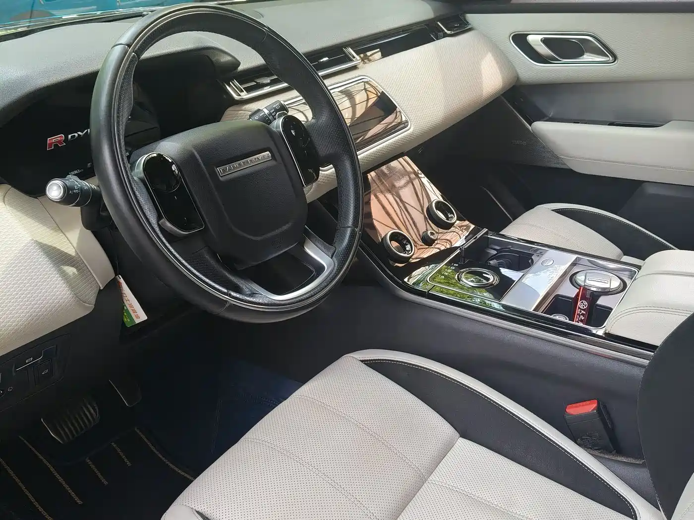 Фото 9 - Land Rover Range Rover Velar