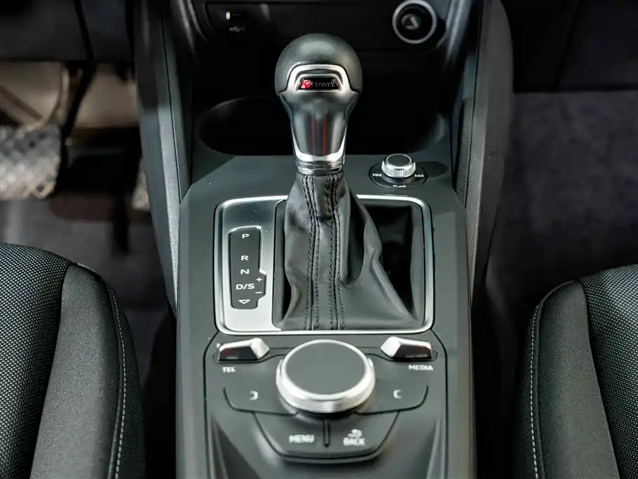 Фото 14 - Audi Q2L