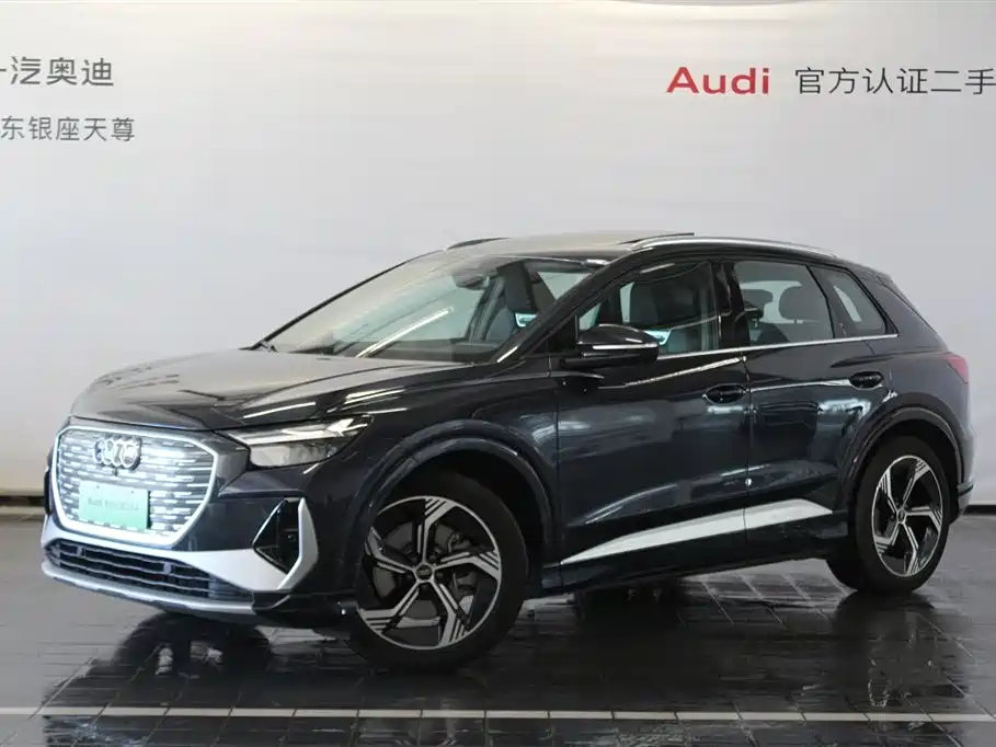 AUDI Q4 E TRON
