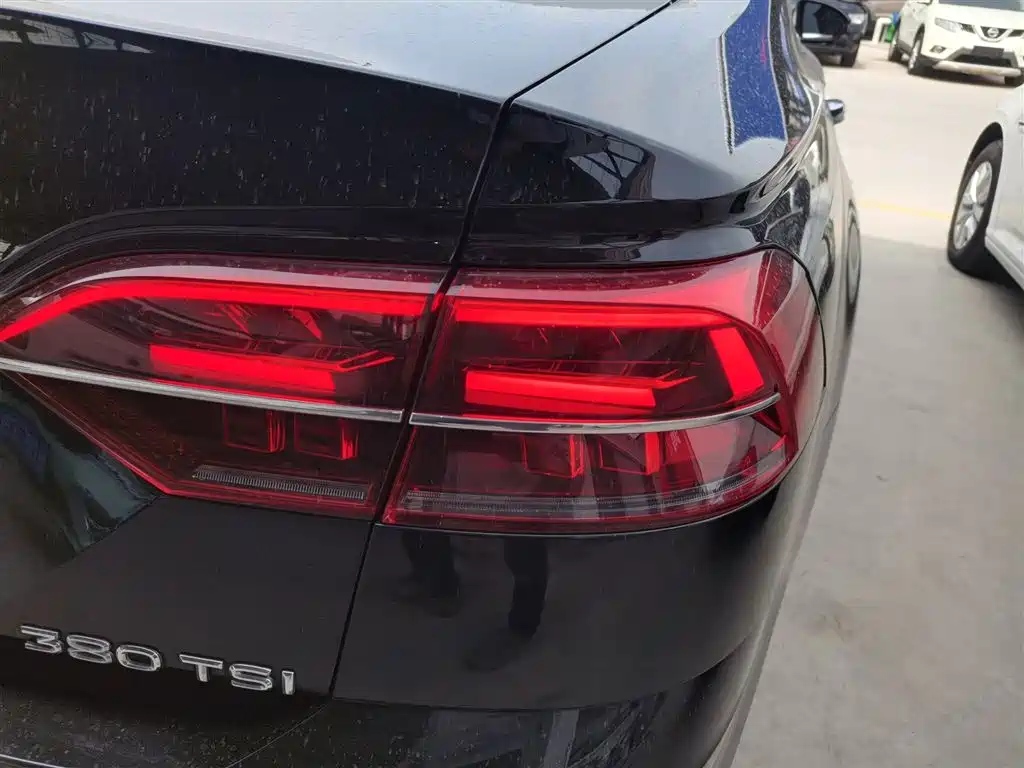 Volkswagen Phideon 2018 Facelift 380TSI FWD Business фото 8