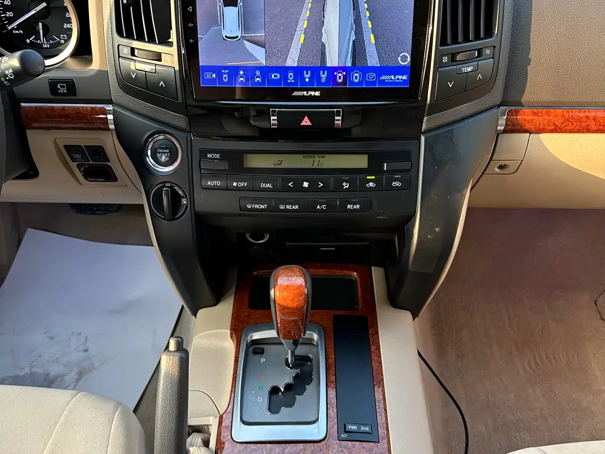 Toyota Land Cruiser (Import) 2015 4.0L V6 Middle East Limited Edition фото 9