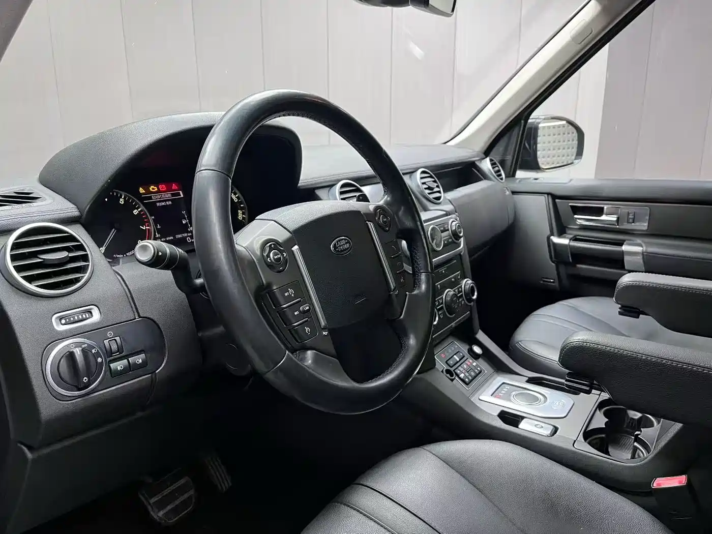 Land Rover Discovery 2015 3.0 SC V6 HSE фото 6