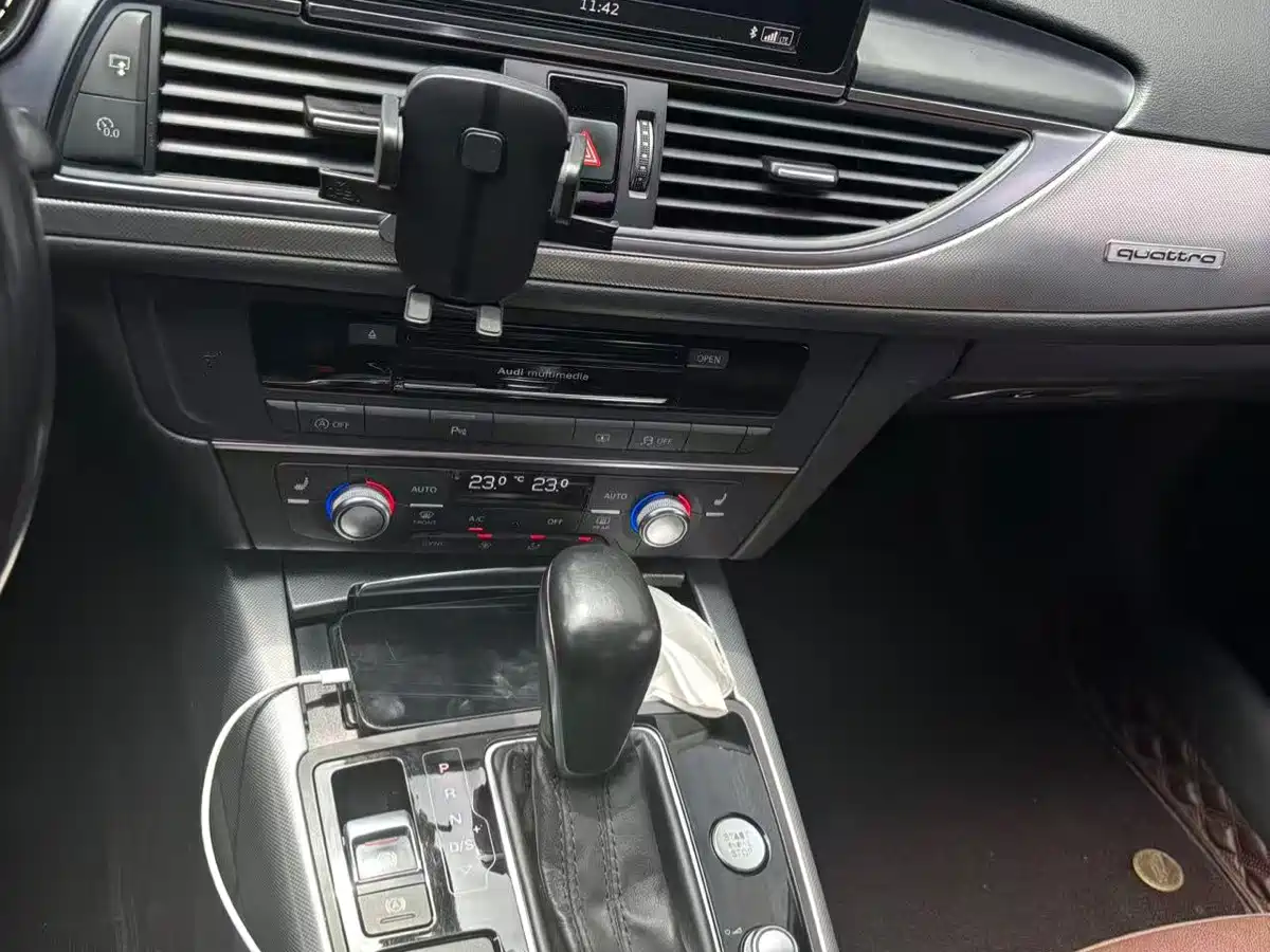Фото 7 - Audi A6L