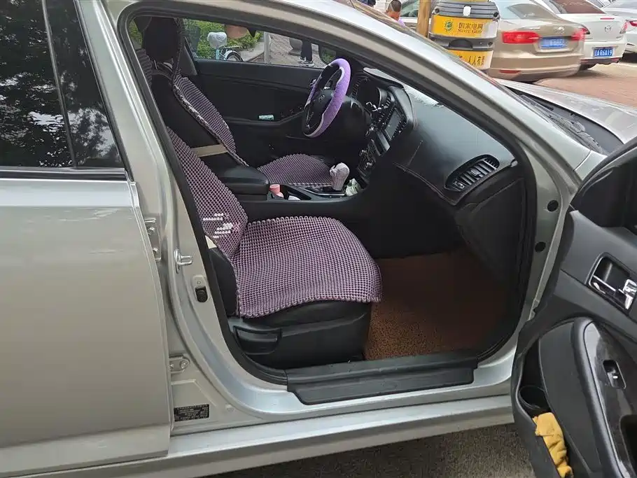 Kia K5 2011 2.0L Automatic DLX фото 8