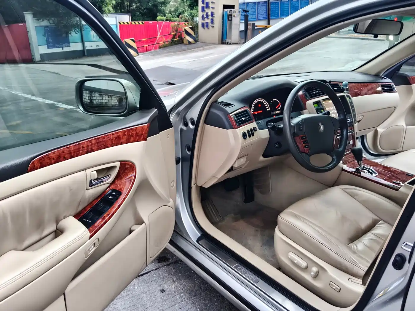Photo 14 - Toyota Crown