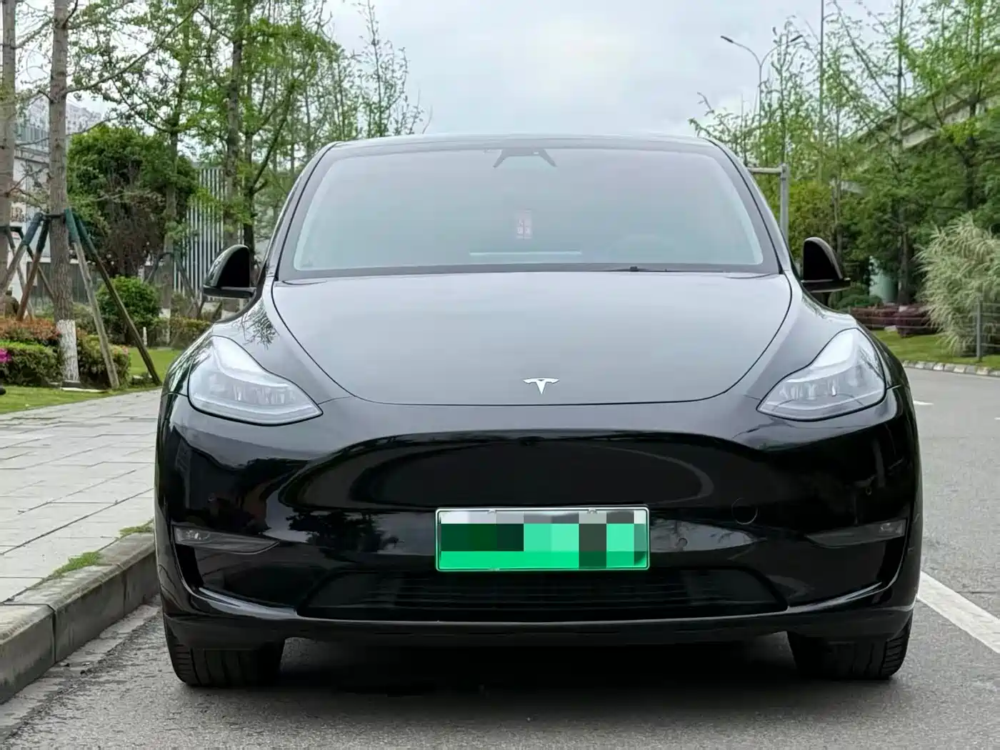 TESLA MODEL Y