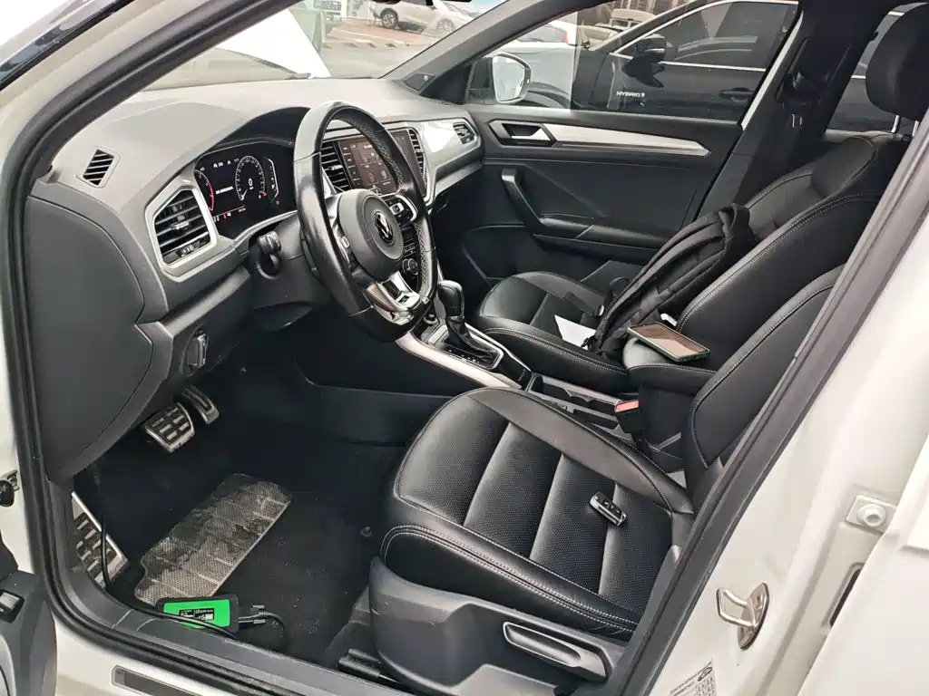VOLKSWAGEN T-ROC EXPLORING SONGS